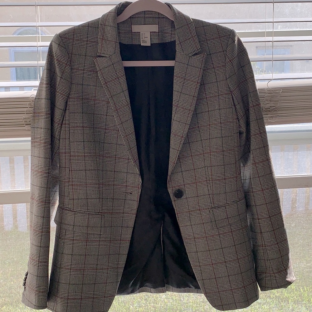HM , size 4, patterned